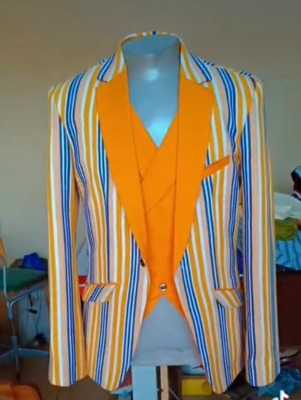 costume pour homme cousu sur mesure ou sur photo du client